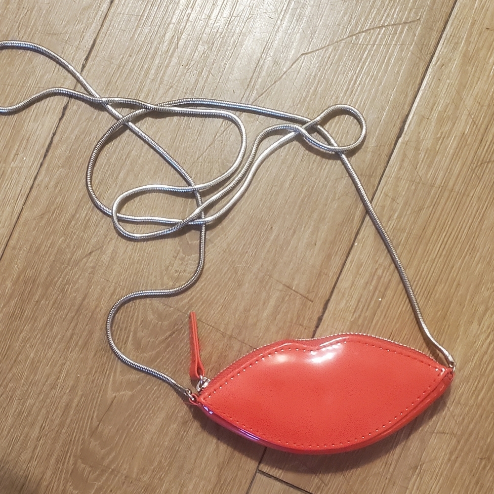 New Mini Red Leatherette  Lips Silver Rope Chain Crossbody Bag.